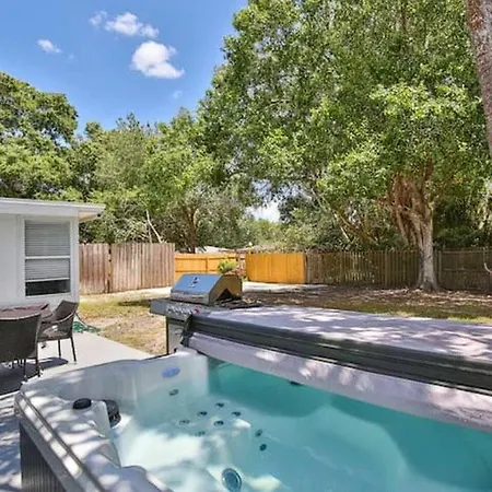 Fenced In With Jacuzzi Close To Siesta Key Bridge!